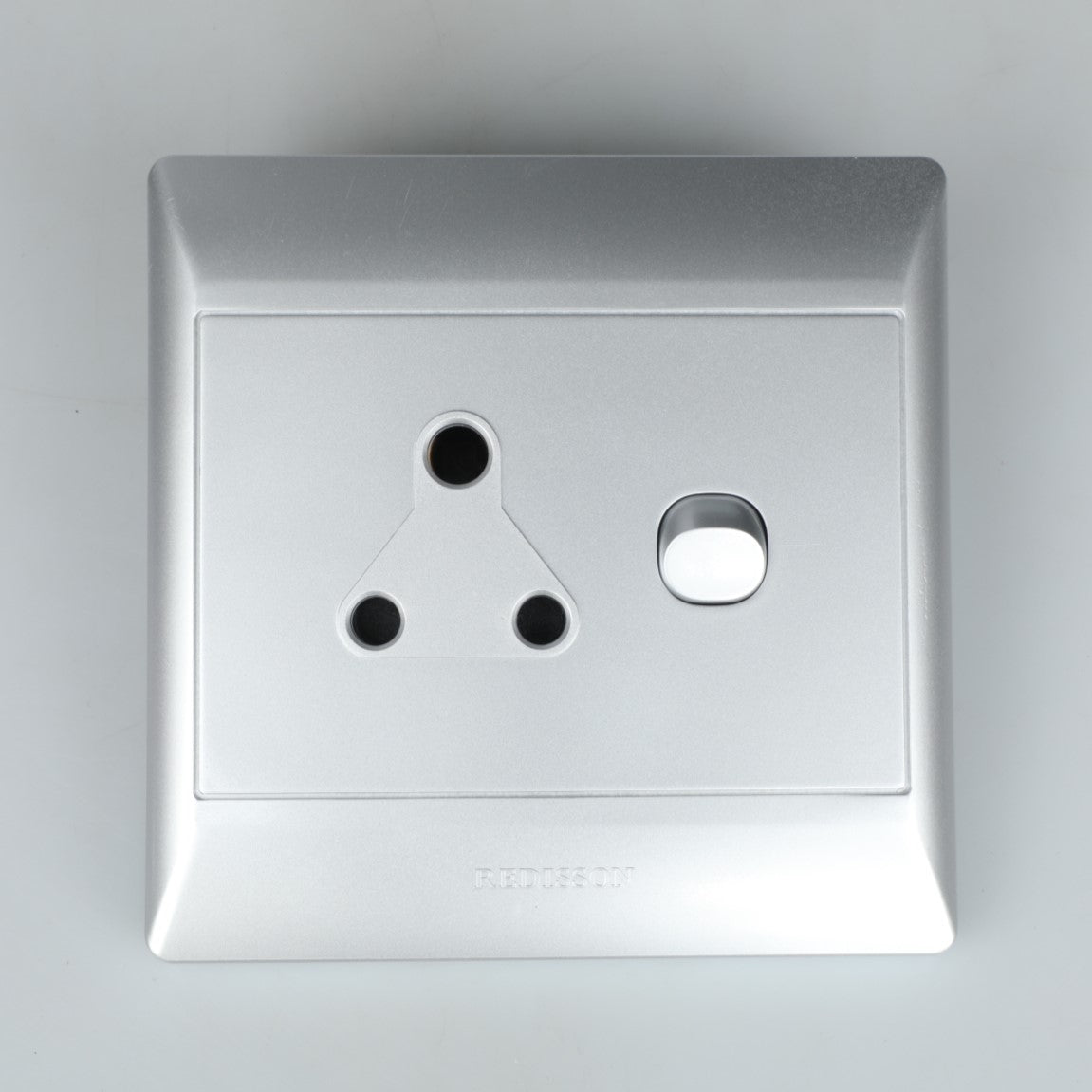 REDISSON Silver Wall Switched Socket – Effortless Control and Enduring Quality S001 SIL